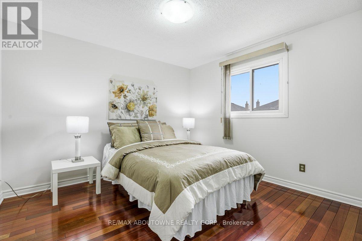 4538 Mayflower Drive, Mississauga, ON - Indoor Photo Showing Bedroom