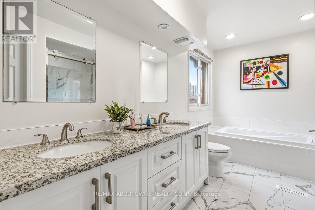 4538 Mayflower Drive, Mississauga, ON - Indoor Photo Showing Bathroom