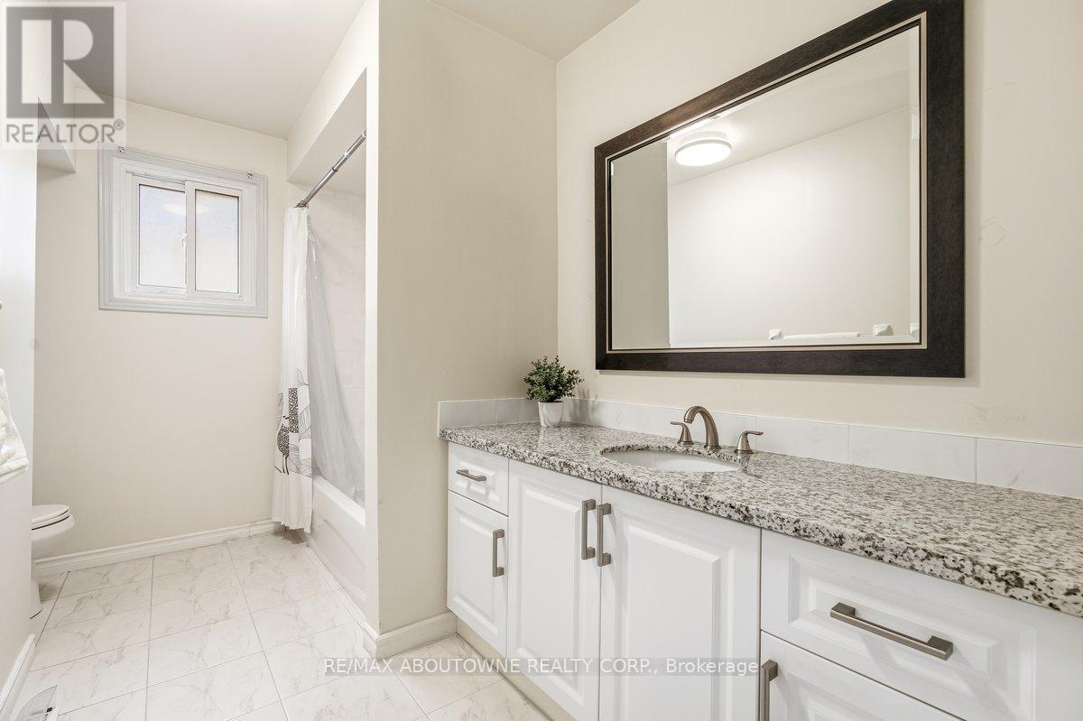 4538 Mayflower Drive, Mississauga, ON - Indoor Photo Showing Bathroom