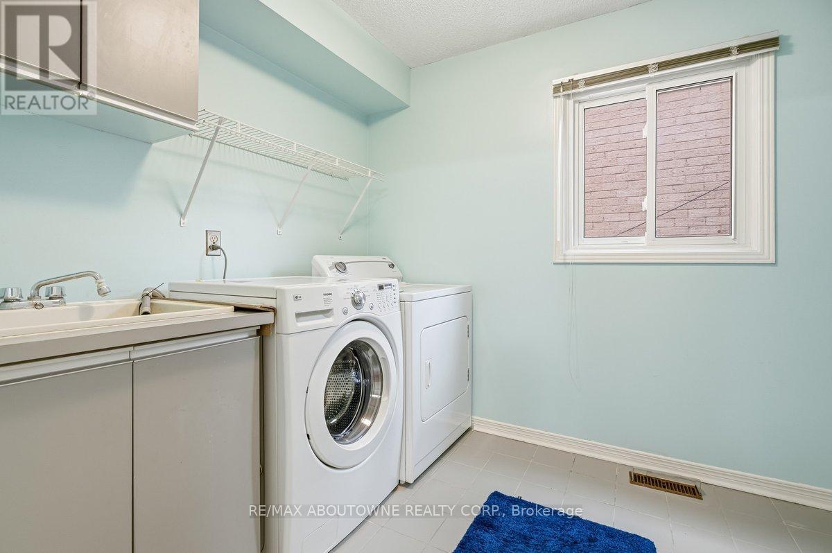 4538 Mayflower Drive, Mississauga, ON - Indoor Photo Showing Laundry Room