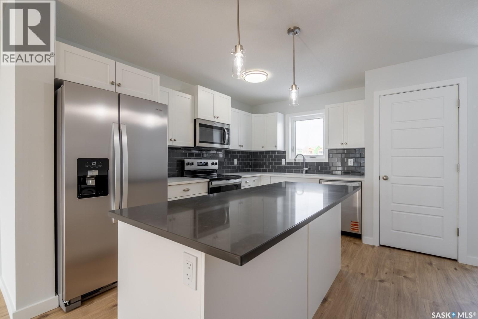 1775 Red Spring Street, Regina, SK - Indoor Photo Showing Kitchen With Upgraded Kitchen