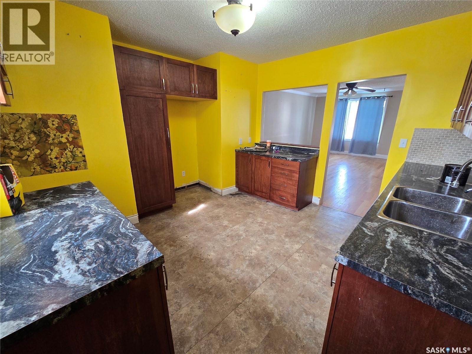 400 4Th Avenue E, Assiniboia, SK - Indoor