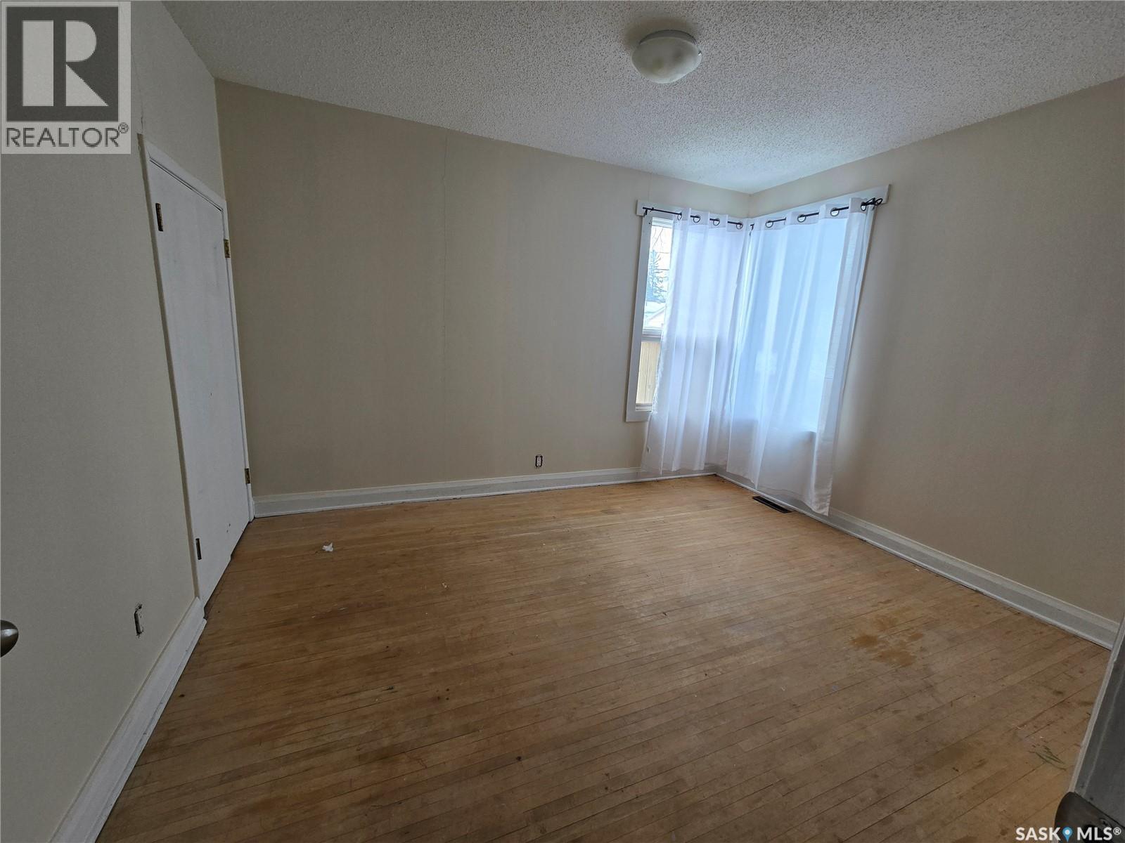 400 4Th Avenue E, Assiniboia, SK - Indoor Photo Showing Other Room