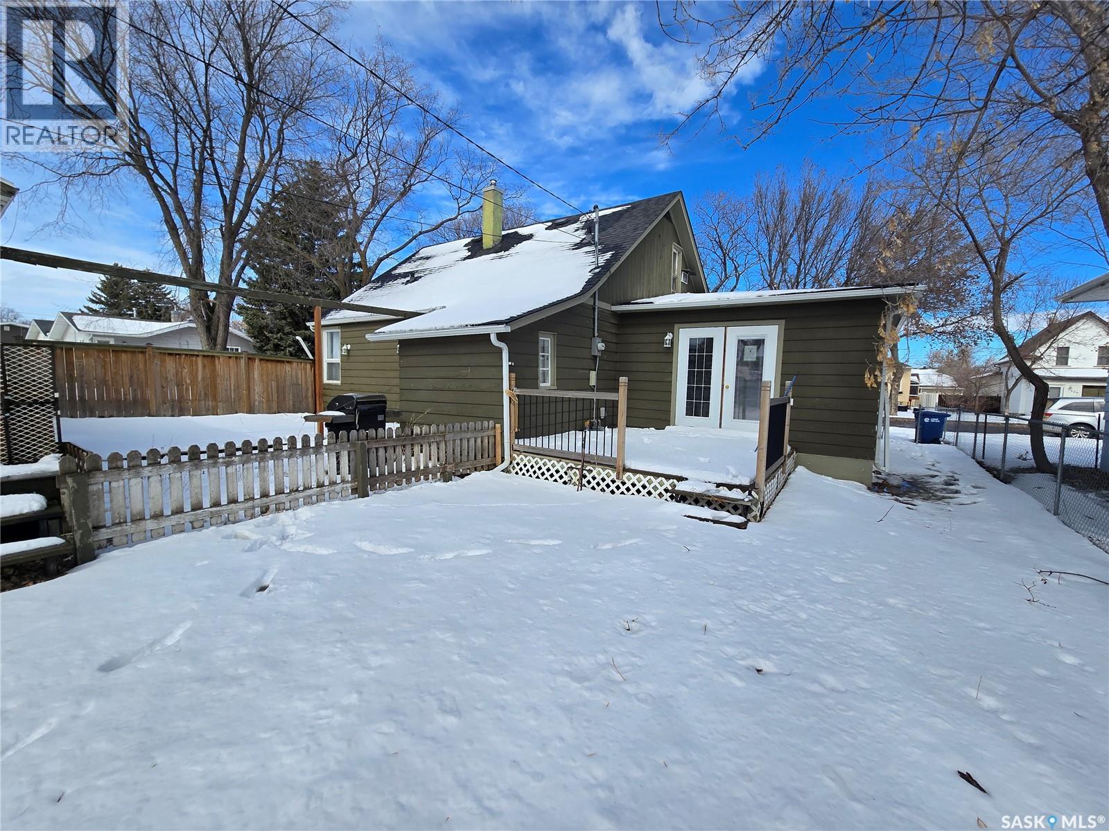 400 4Th Avenue E, Assiniboia, SK - Outdoor