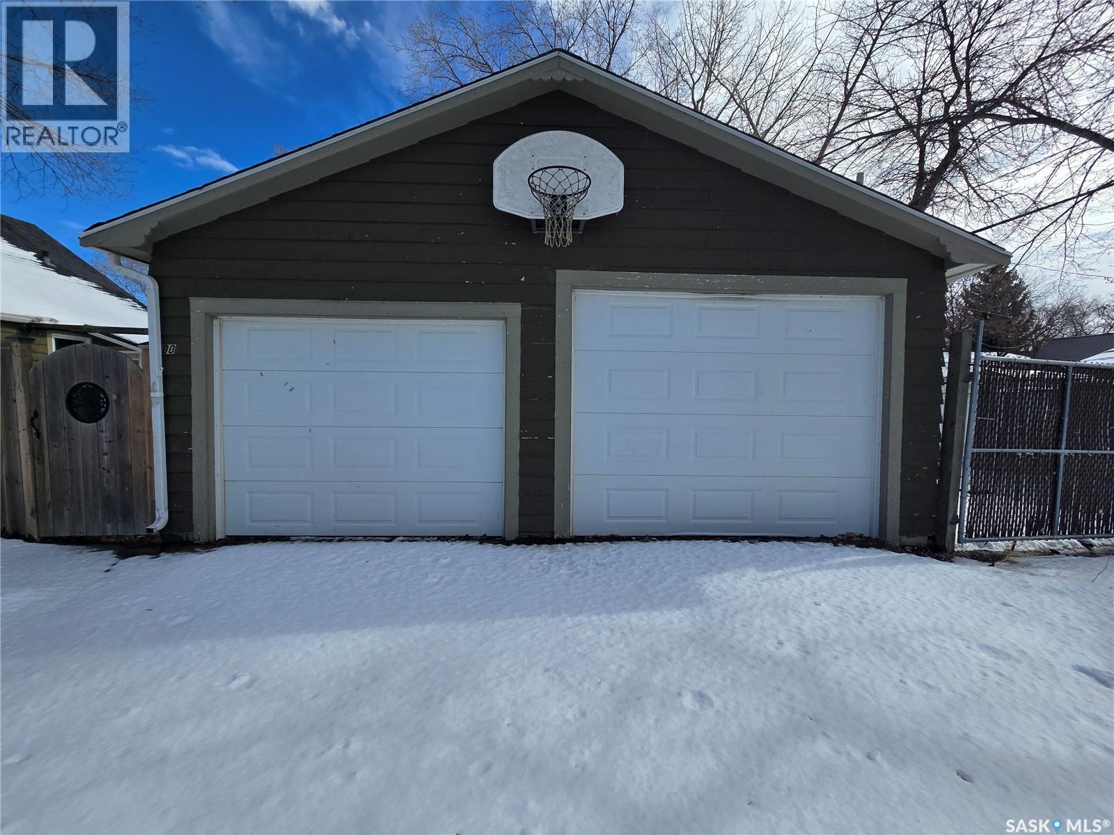400 4Th Avenue E, Assiniboia, SK - Outdoor With Exterior