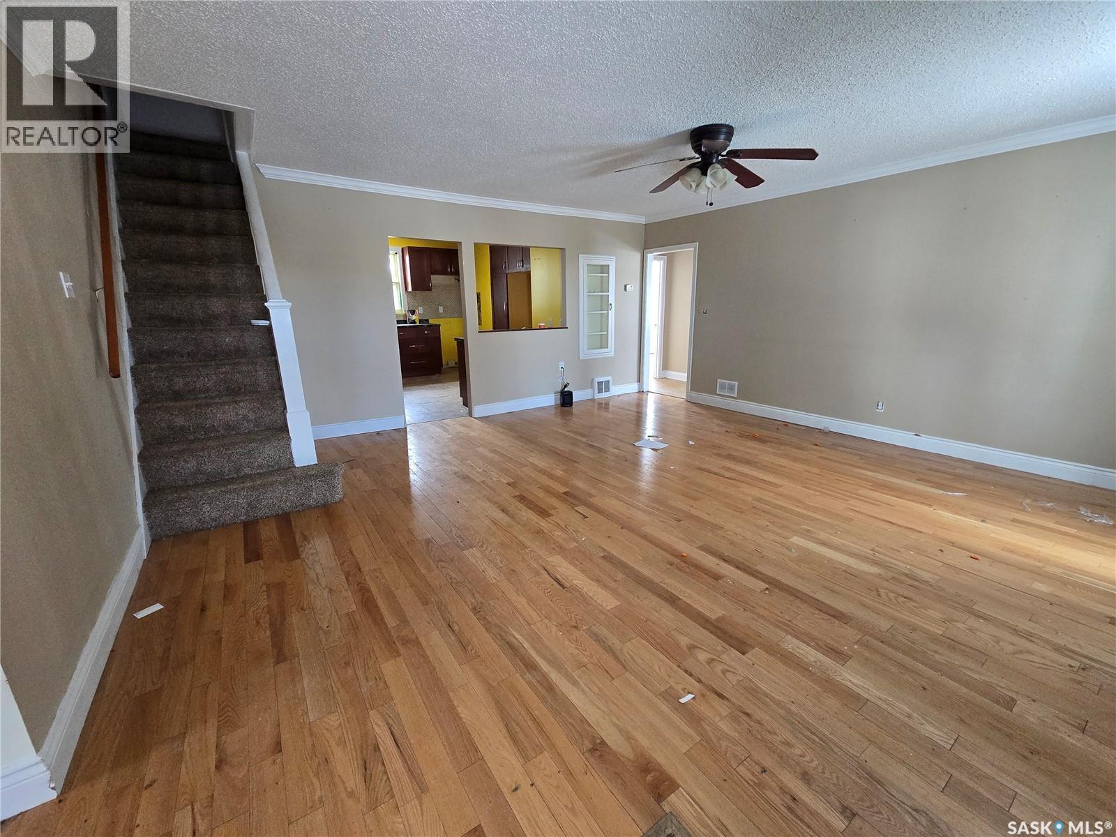 400 4Th Avenue E, Assiniboia, SK - Indoor Photo Showing Other Room