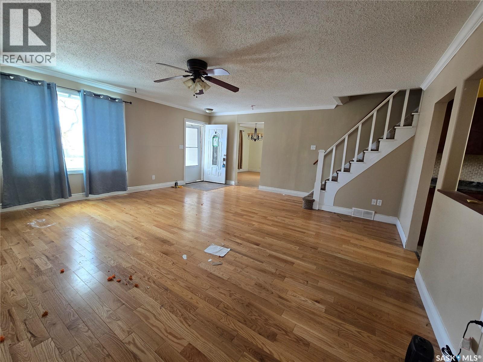 400 4Th Avenue E, Assiniboia, SK - Indoor Photo Showing Other Room