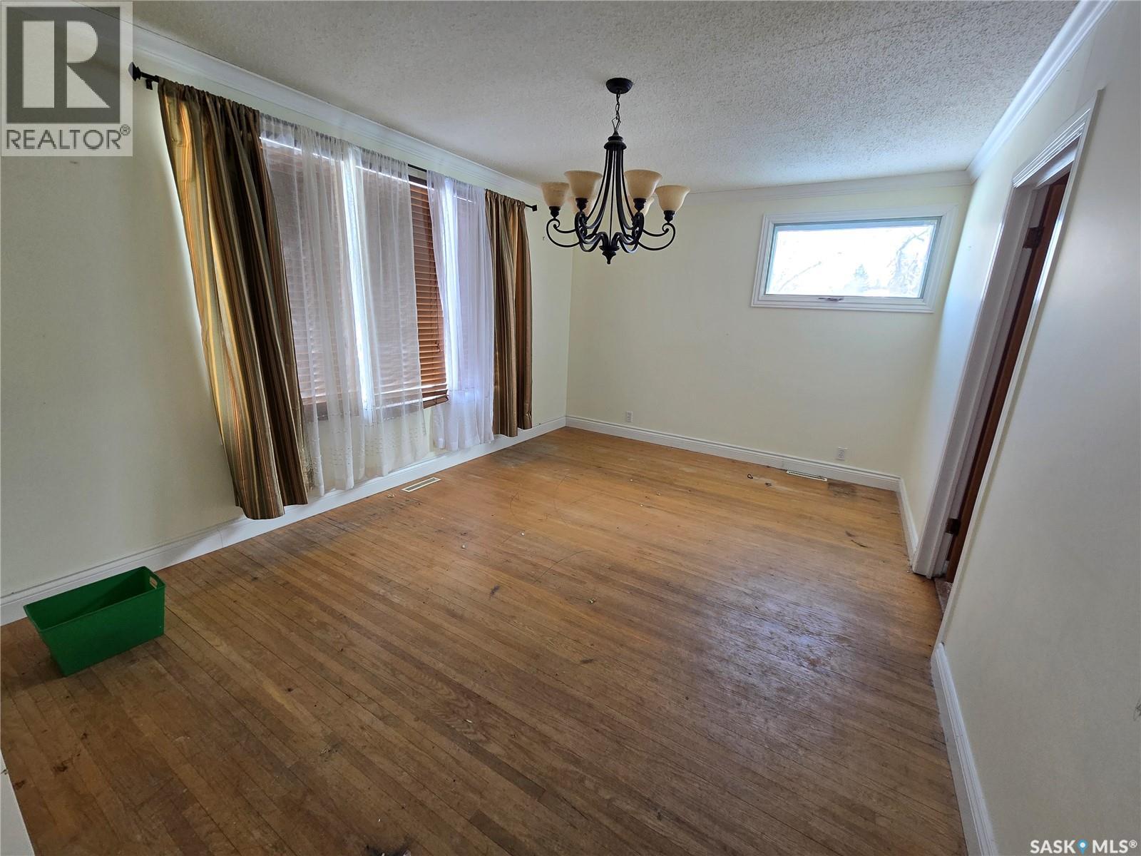 400 4Th Avenue E, Assiniboia, SK - Indoor Photo Showing Other Room