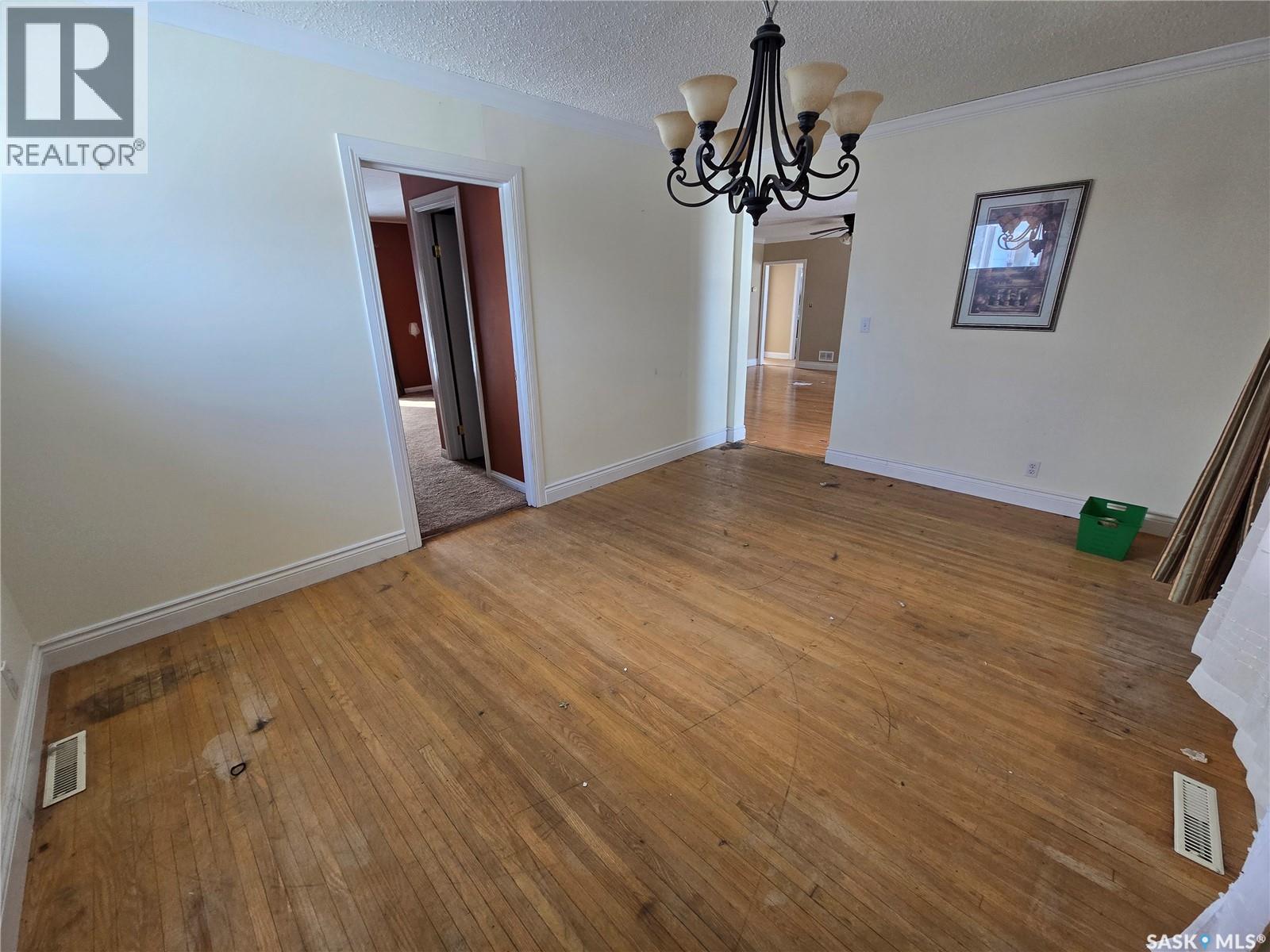 400 4Th Avenue E, Assiniboia, SK - Indoor Photo Showing Other Room