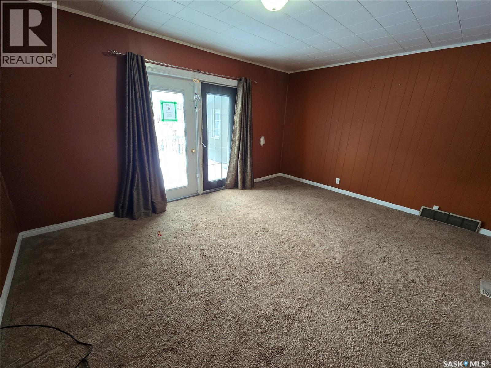 400 4Th Avenue E, Assiniboia, SK - Indoor Photo Showing Other Room