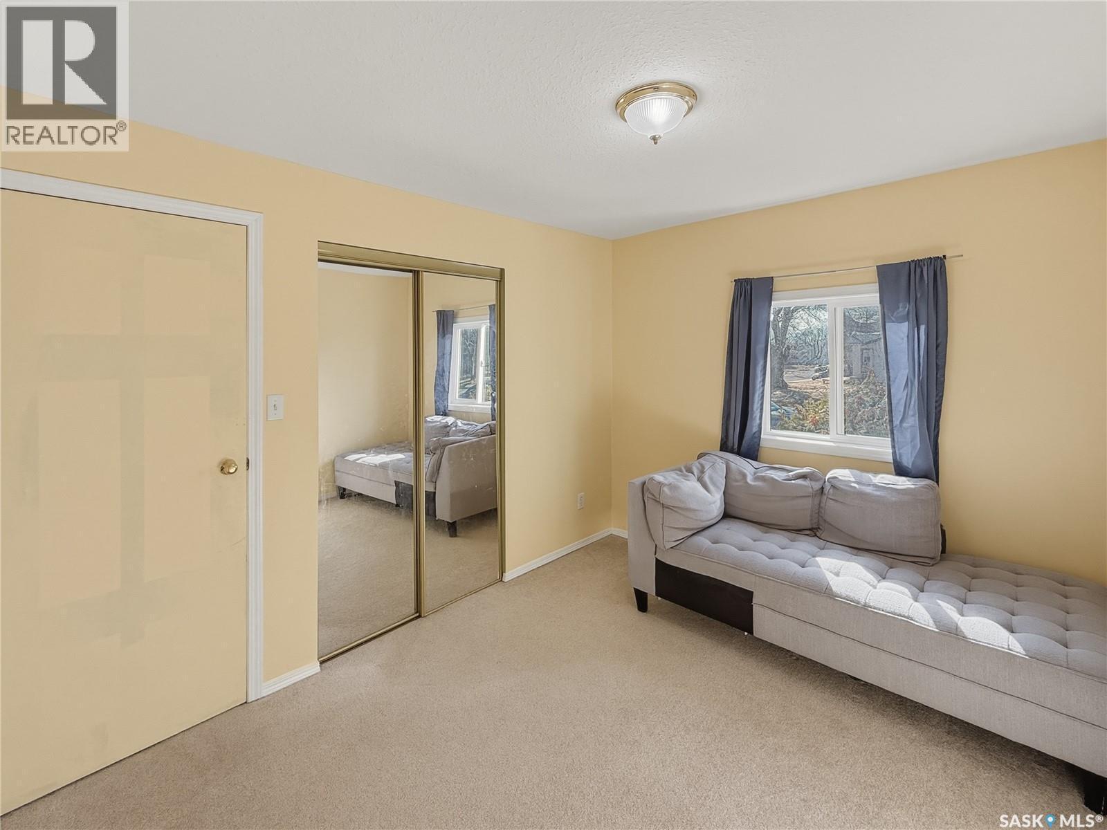 619 4Th Avenue Nw, Swift Current, SK - Indoor