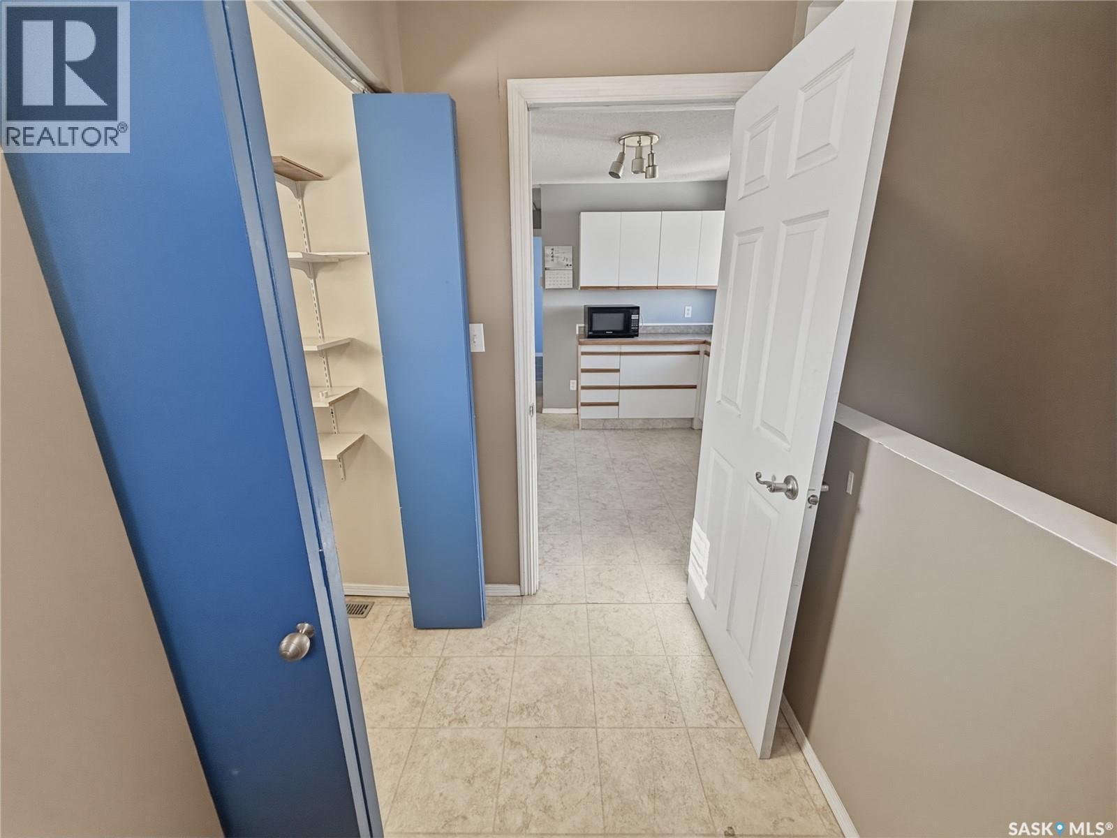 619 4Th Avenue Nw, Swift Current, SK - Indoor Photo Showing Other Room