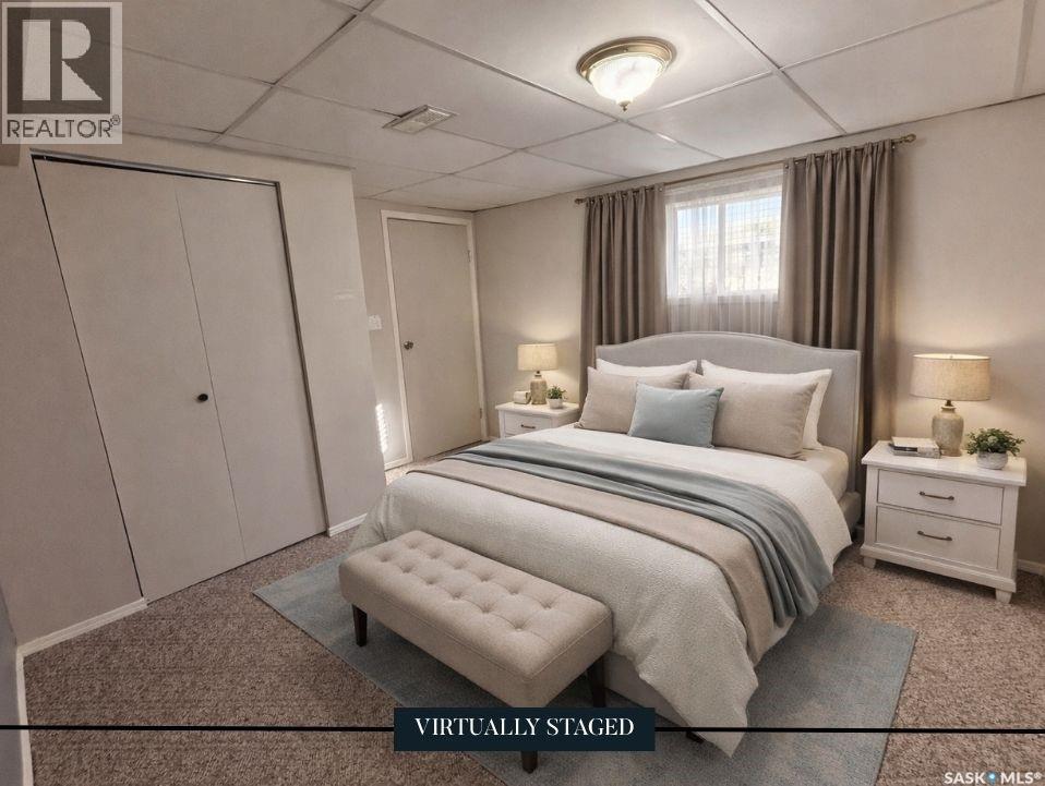 619 4Th Avenue Nw, Swift Current, SK - Indoor Photo Showing Bedroom