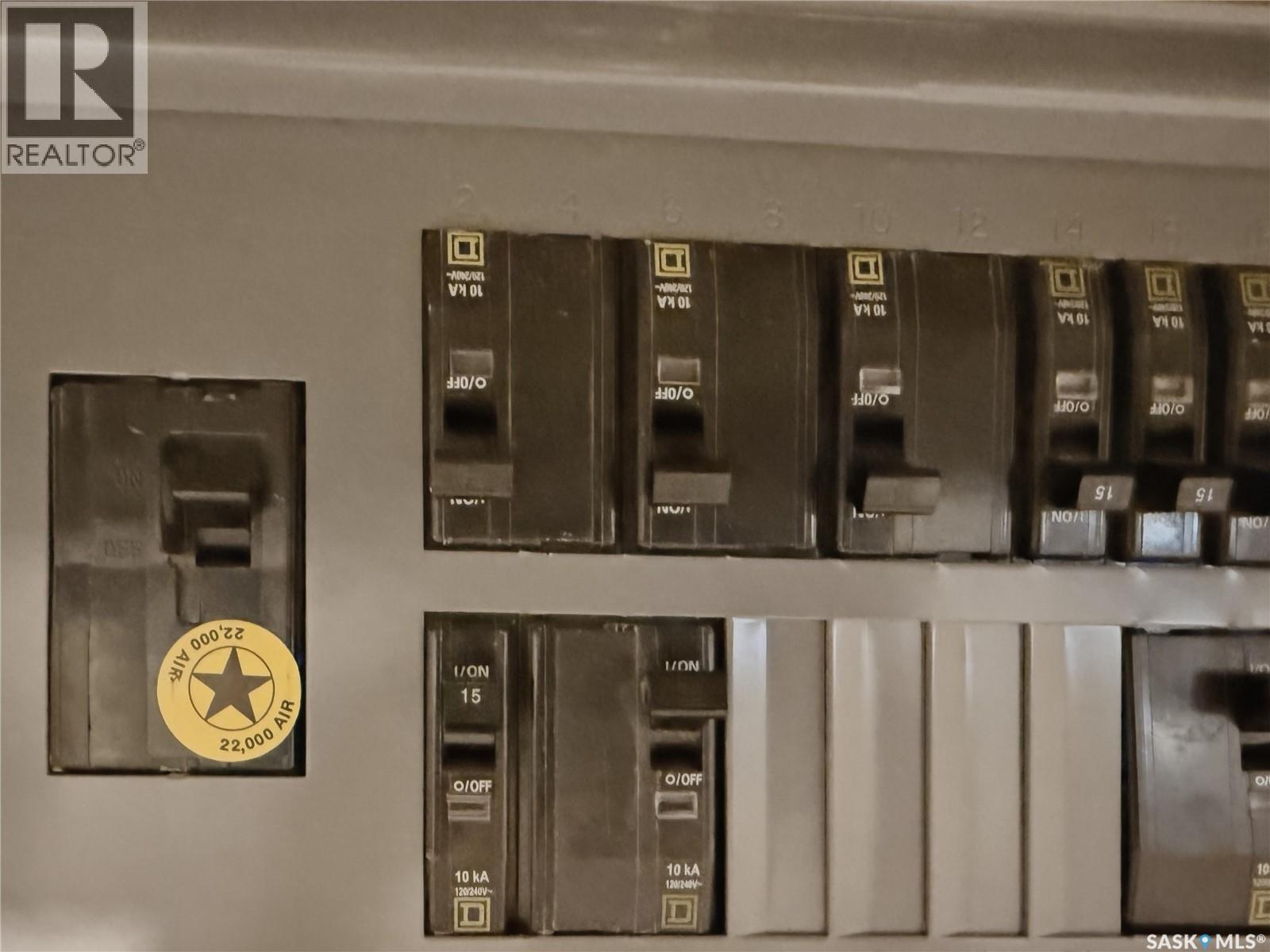 619 4Th Avenue Nw, Swift Current, SK - Indoor Photo Showing Other Room