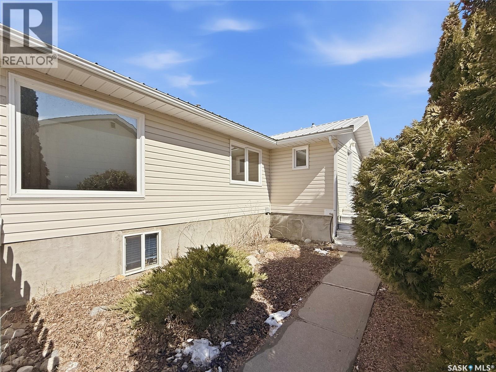 619 4Th Avenue Nw, Swift Current, SK - Outdoor