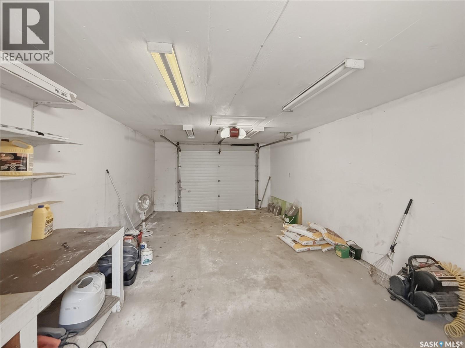 619 4Th Avenue Nw, Swift Current, SK - Indoor Photo Showing Garage