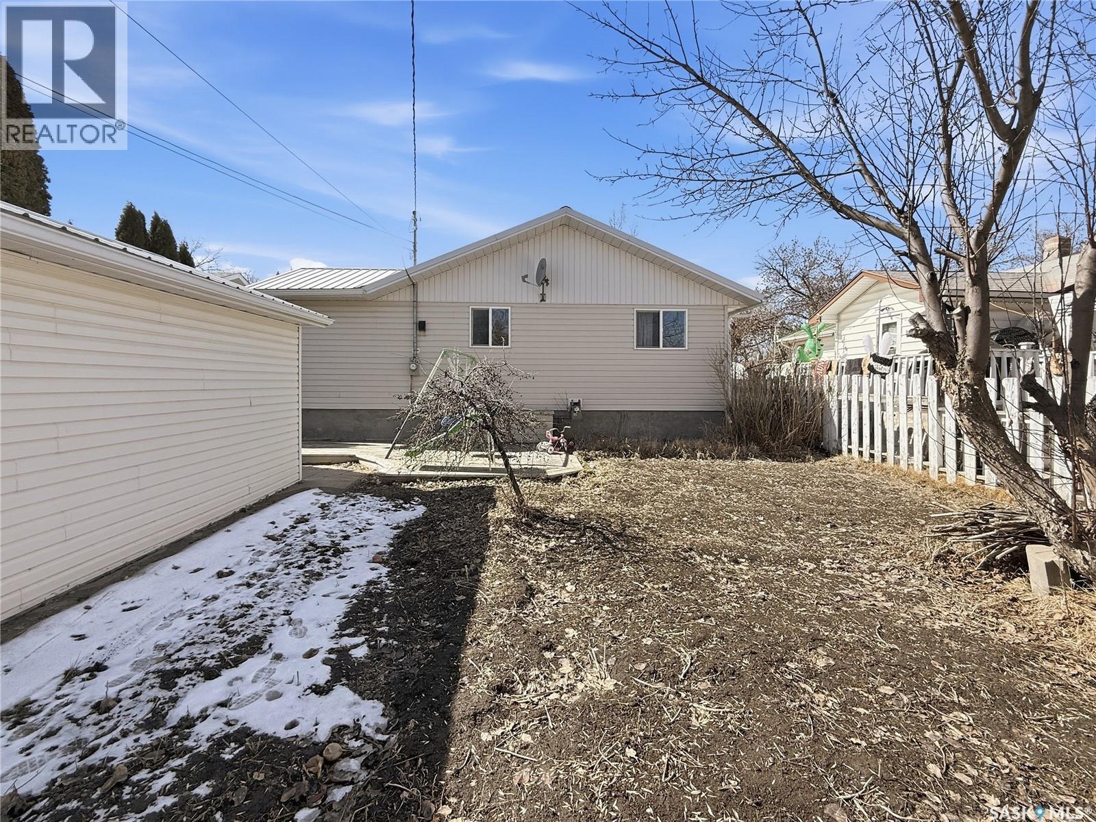 619 4Th Avenue Nw, Swift Current, SK - Outdoor