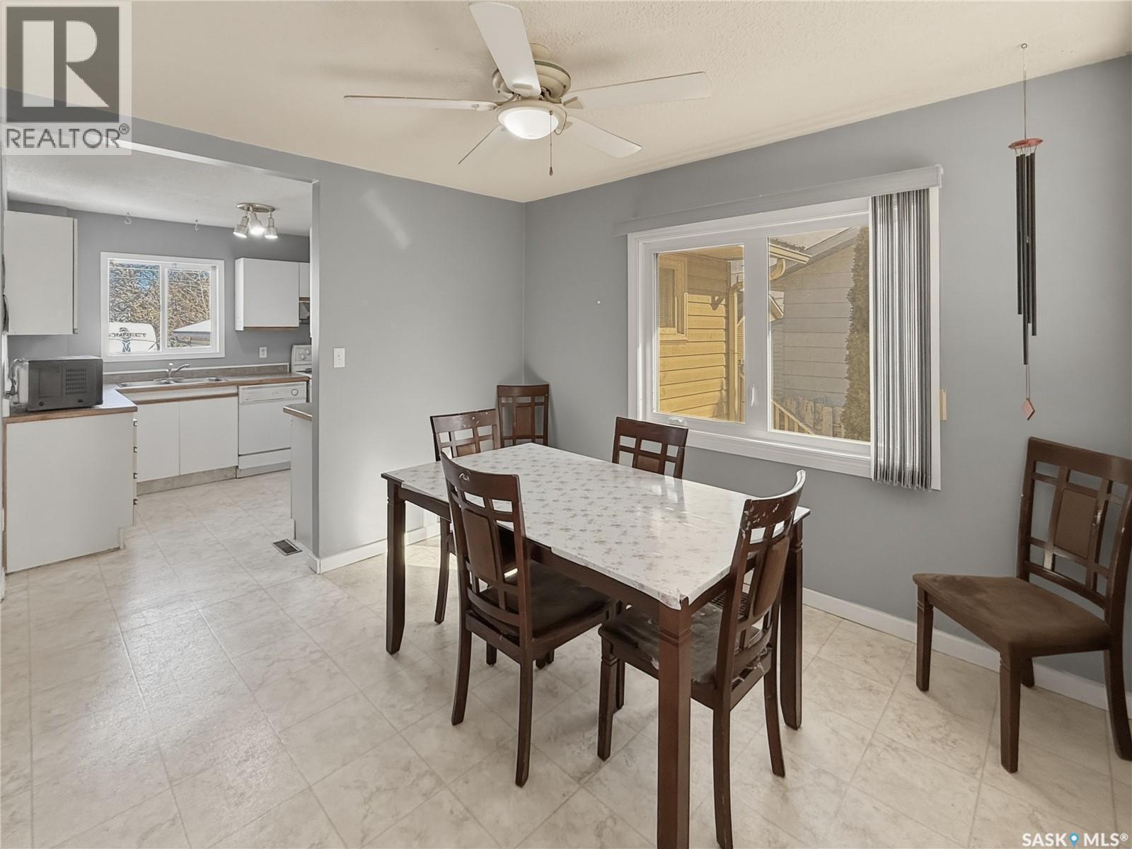619 4Th Avenue Nw, Swift Current, SK - Indoor Photo Showing Dining Room
