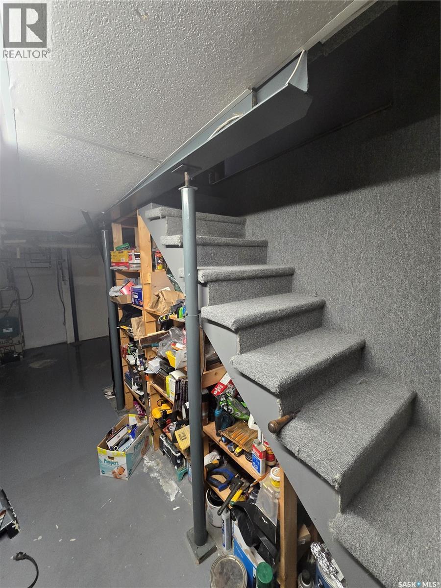 717 Coteau Avenue, Weyburn, SK - Indoor