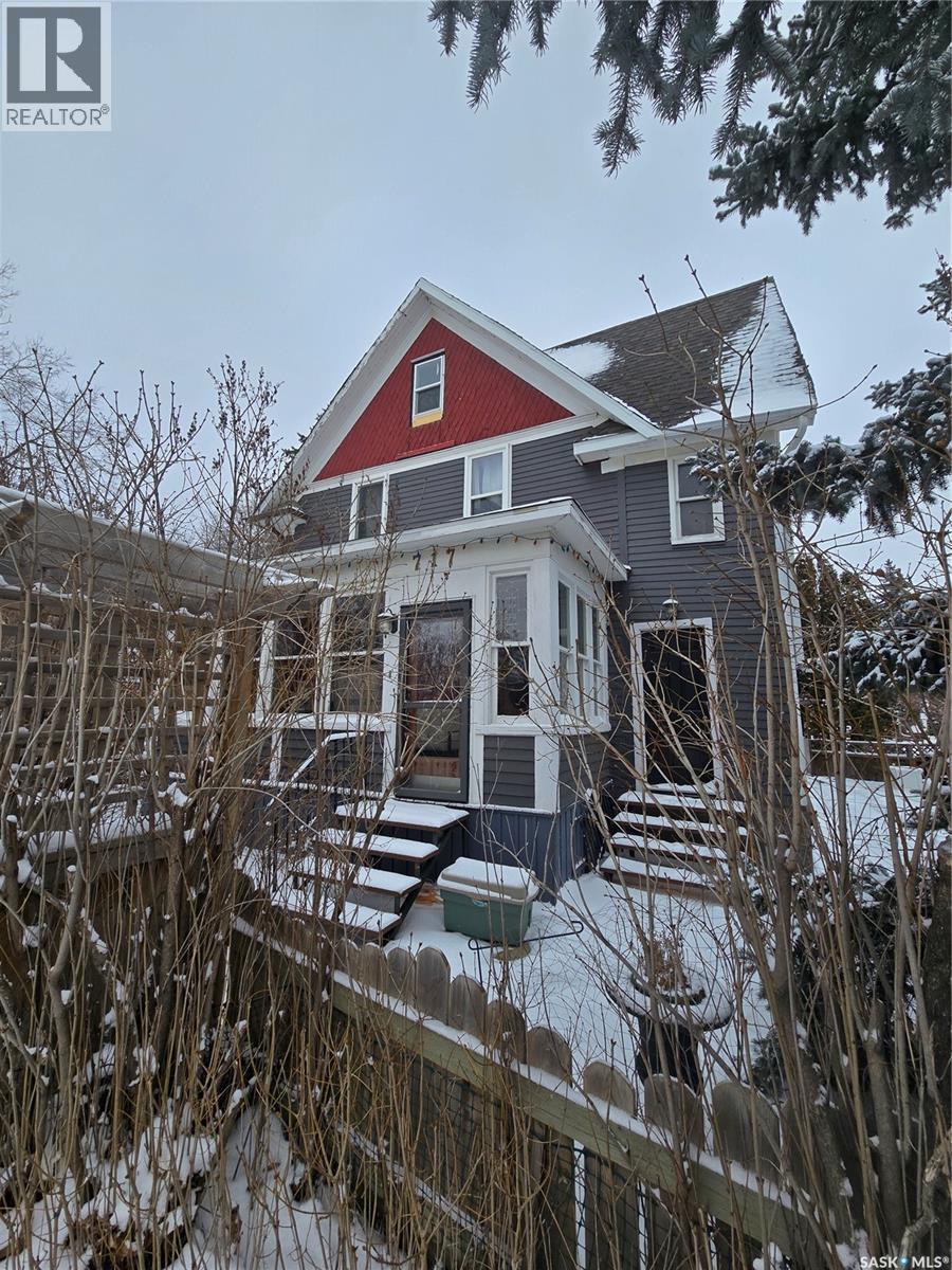 717 Coteau Avenue, Weyburn, SK - Outdoor