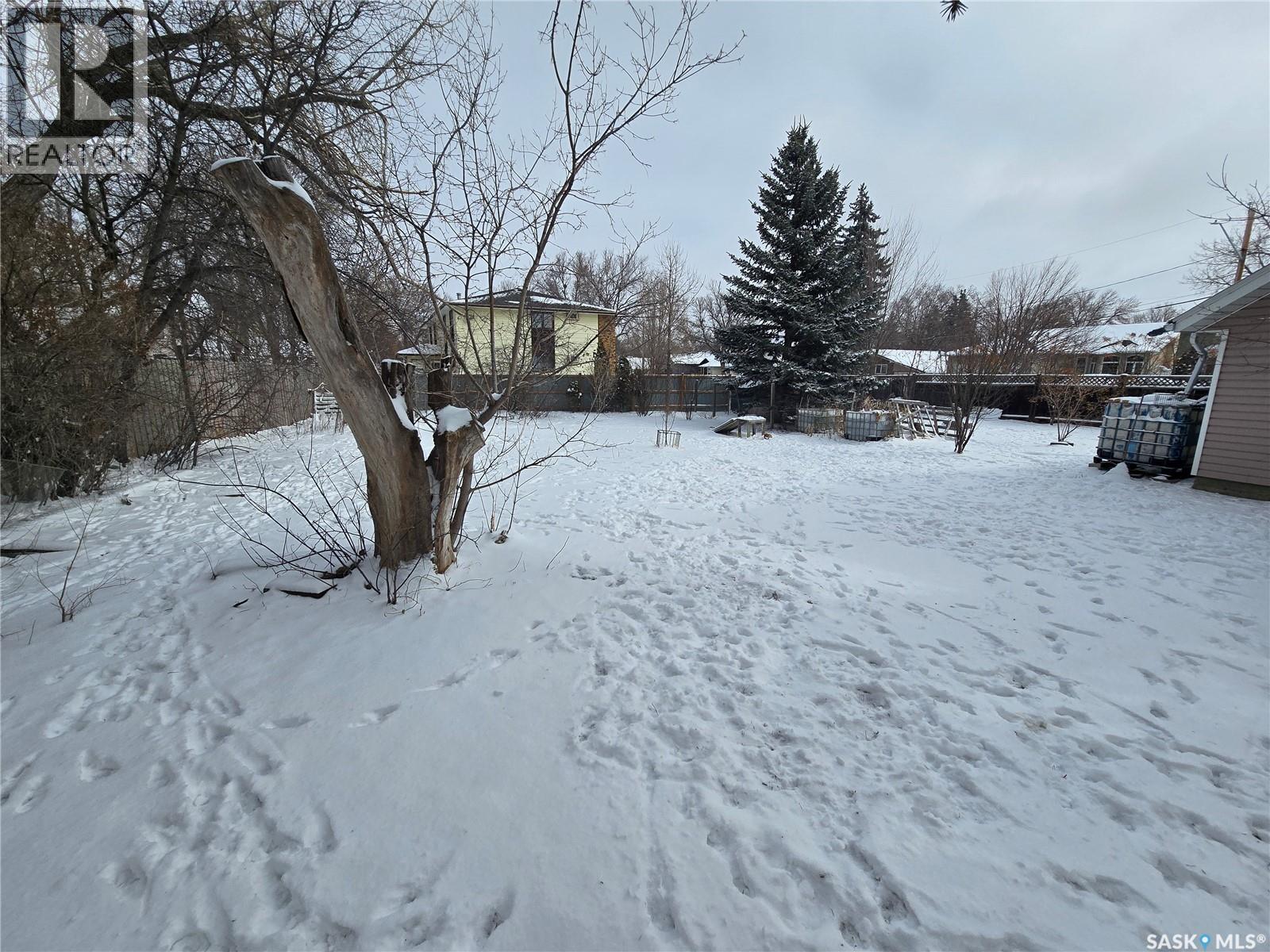 717 Coteau Avenue, Weyburn, SK - Outdoor