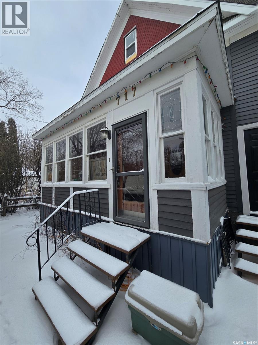 717 Coteau Avenue, Weyburn, SK - Outdoor