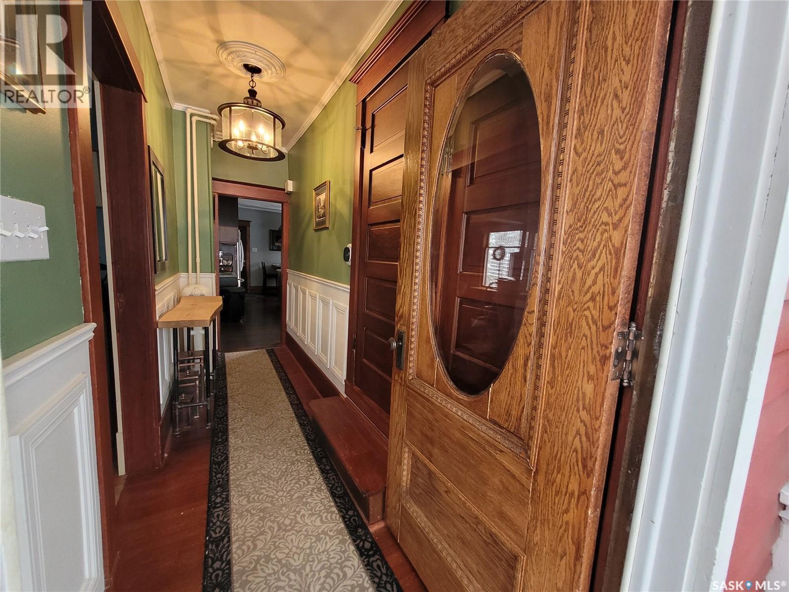 717 Coteau Avenue, Weyburn, SK - Indoor Photo Showing Other Room