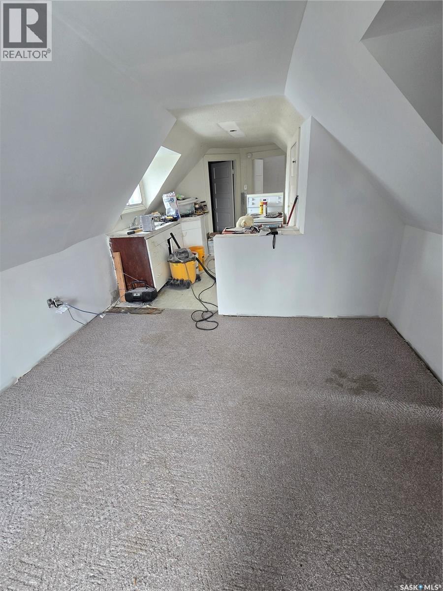 717 Coteau Avenue, Weyburn, SK - Indoor Photo Showing Other Room