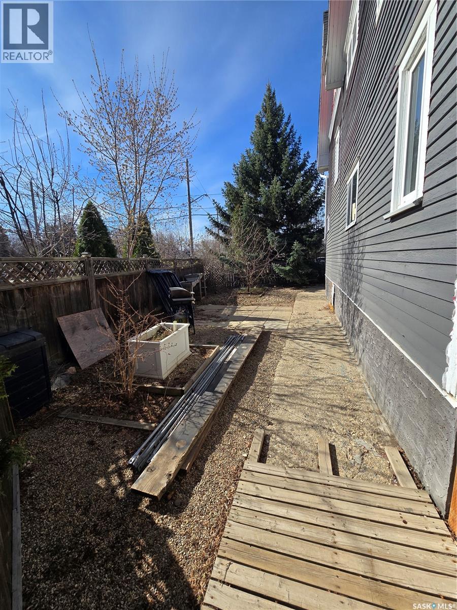 717 Coteau Avenue, Weyburn, SK - Outdoor