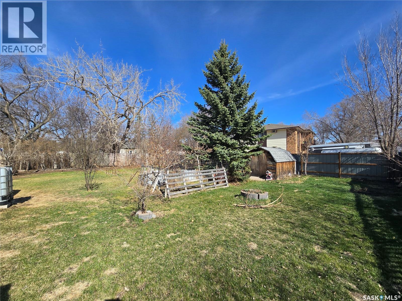 717 Coteau Avenue, Weyburn, SK - Outdoor