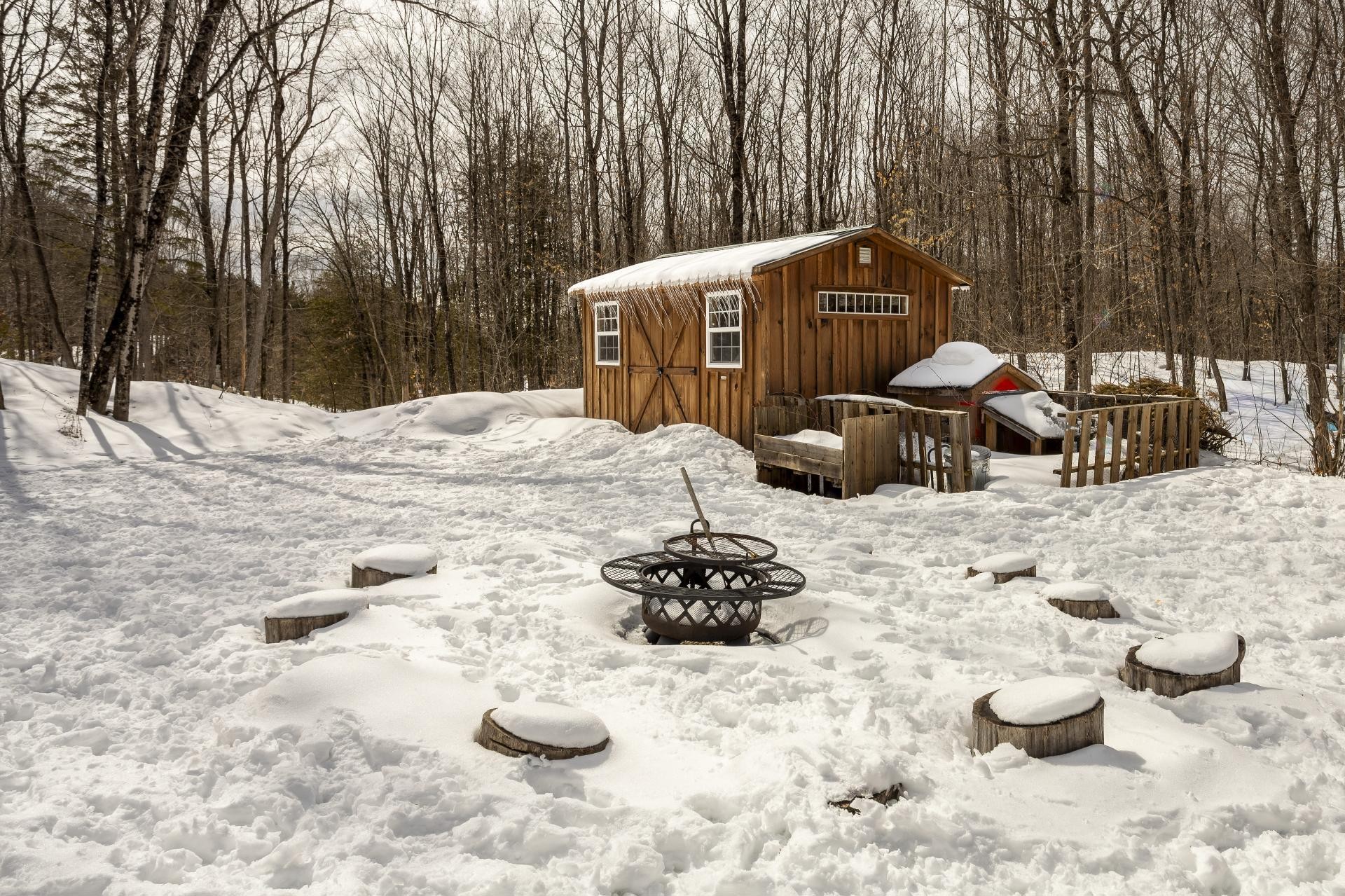 Courtyard - 40 Ch. Davidson, La Pêche, QC - Outdoor