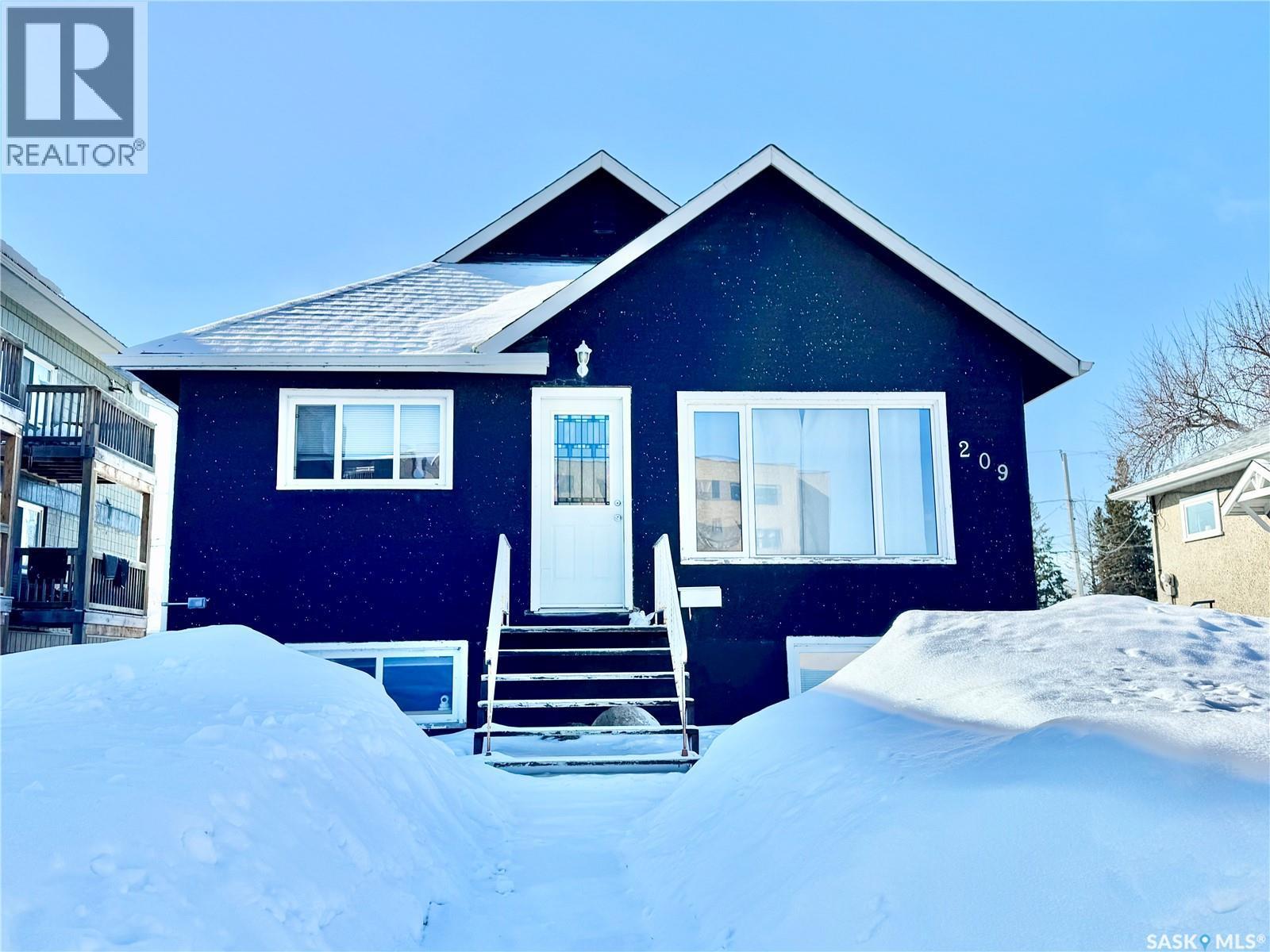 209 8Th Street E, Prince Albert, SK - Outdoor