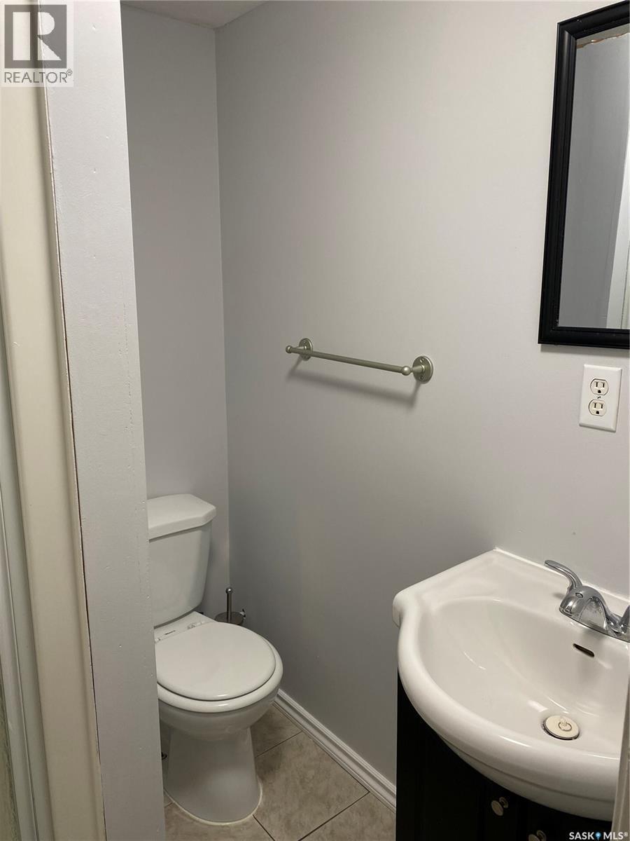 209 8Th Street E, Prince Albert, SK - Indoor Photo Showing Bathroom