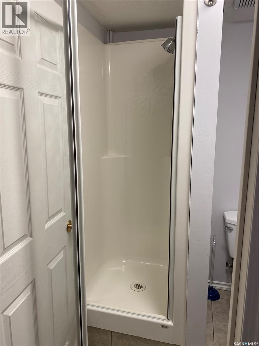 209 8Th Street E, Prince Albert, SK - Indoor Photo Showing Bathroom