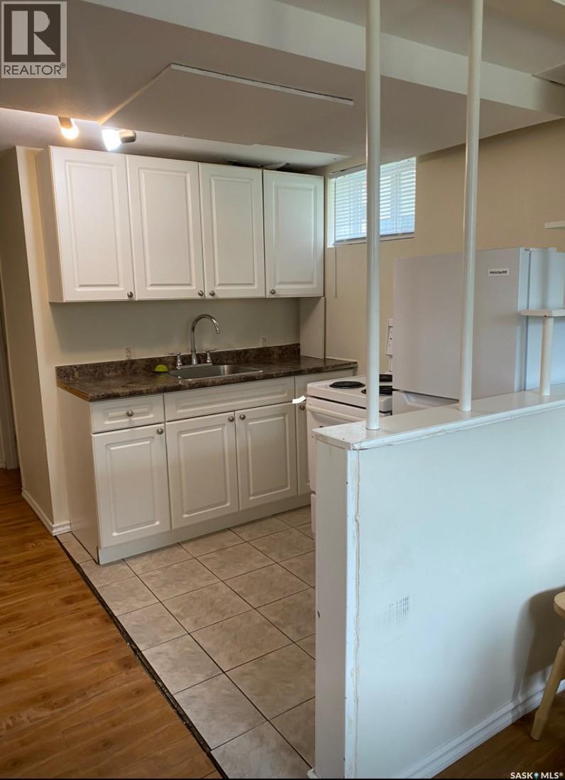209 8Th Street E, Prince Albert, SK - Indoor Photo Showing Kitchen With Double Sink
