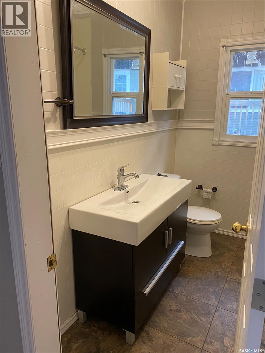 209 8Th Street E, Prince Albert, SK - Indoor Photo Showing Bathroom