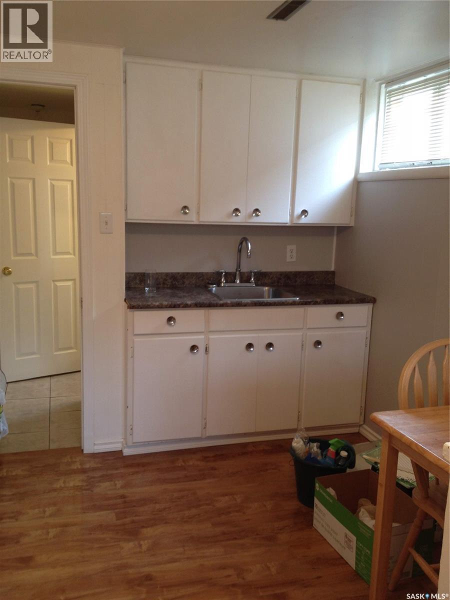 209 8Th Street E, Prince Albert, SK - Indoor Photo Showing Kitchen