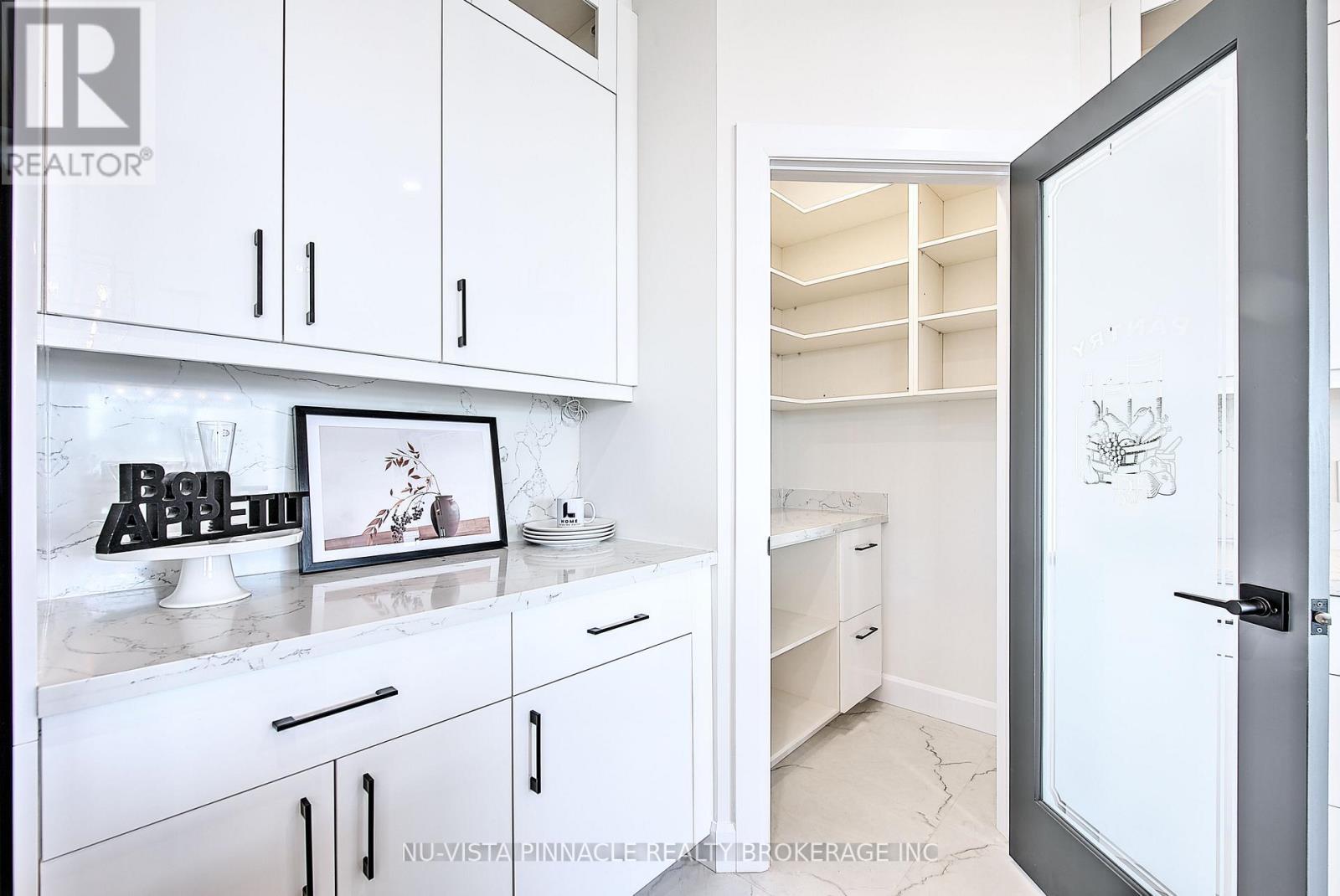 4282 Liberty Cross, London South (South V), ON - Indoor