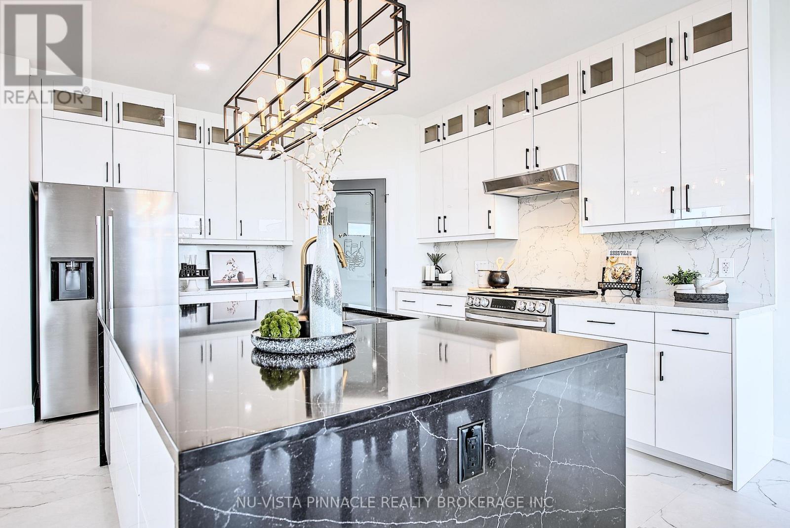 4282 Liberty Cross, London South (South V), ON - Indoor Photo Showing Kitchen With Upgraded Kitchen