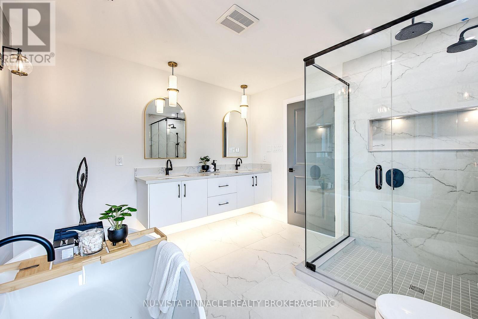 4282 Liberty Cross, London South (South V), ON - Indoor Photo Showing Bathroom