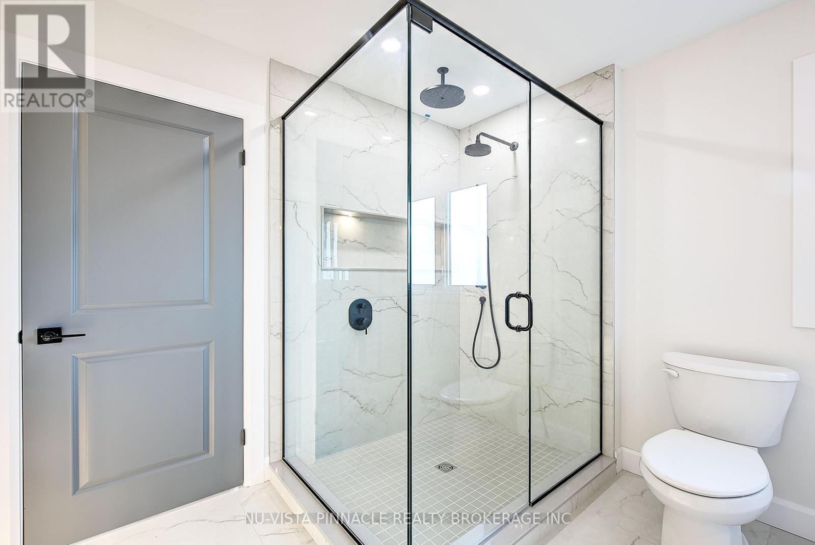 4282 Liberty Cross, London South (South V), ON - Indoor Photo Showing Bathroom