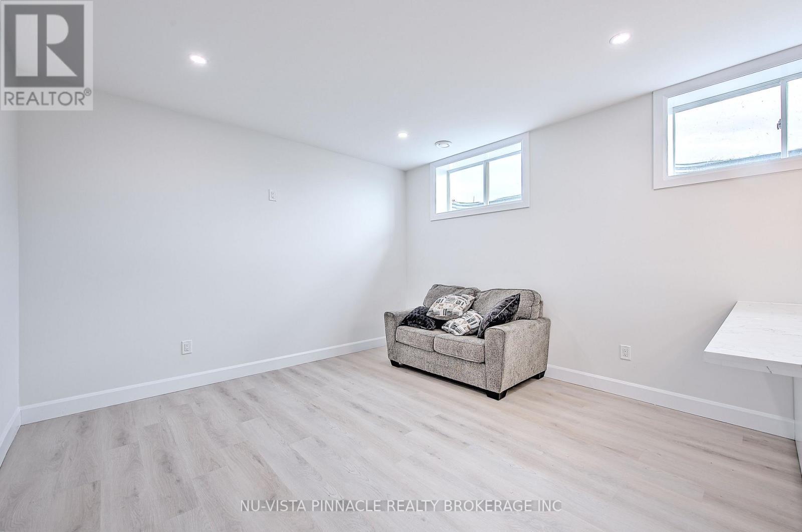 4282 Liberty Cross, London South (South V), ON - Indoor