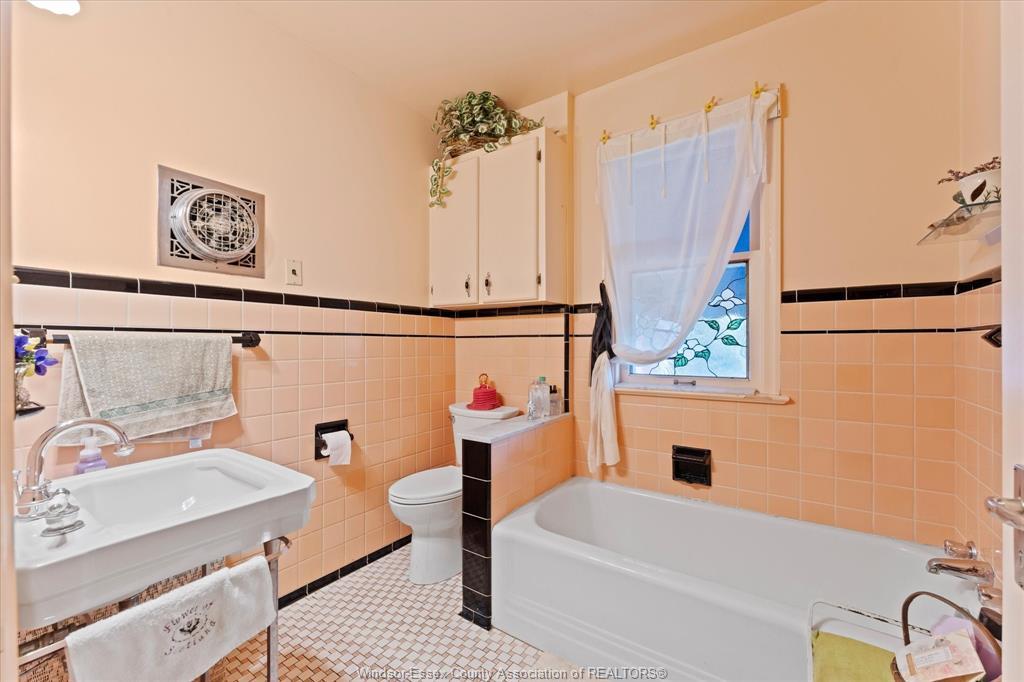 121 Division Street South, Kingsville, ON