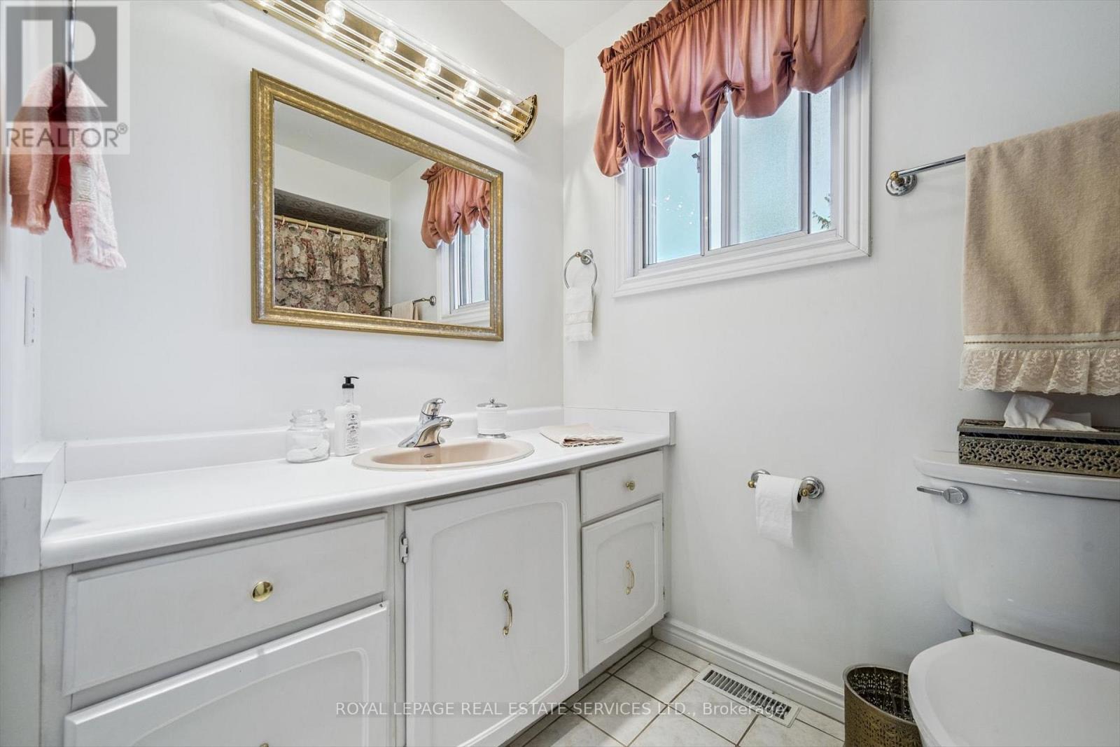 4085 Twine Crescent, Mississauga, ON - Indoor Photo Showing Bathroom