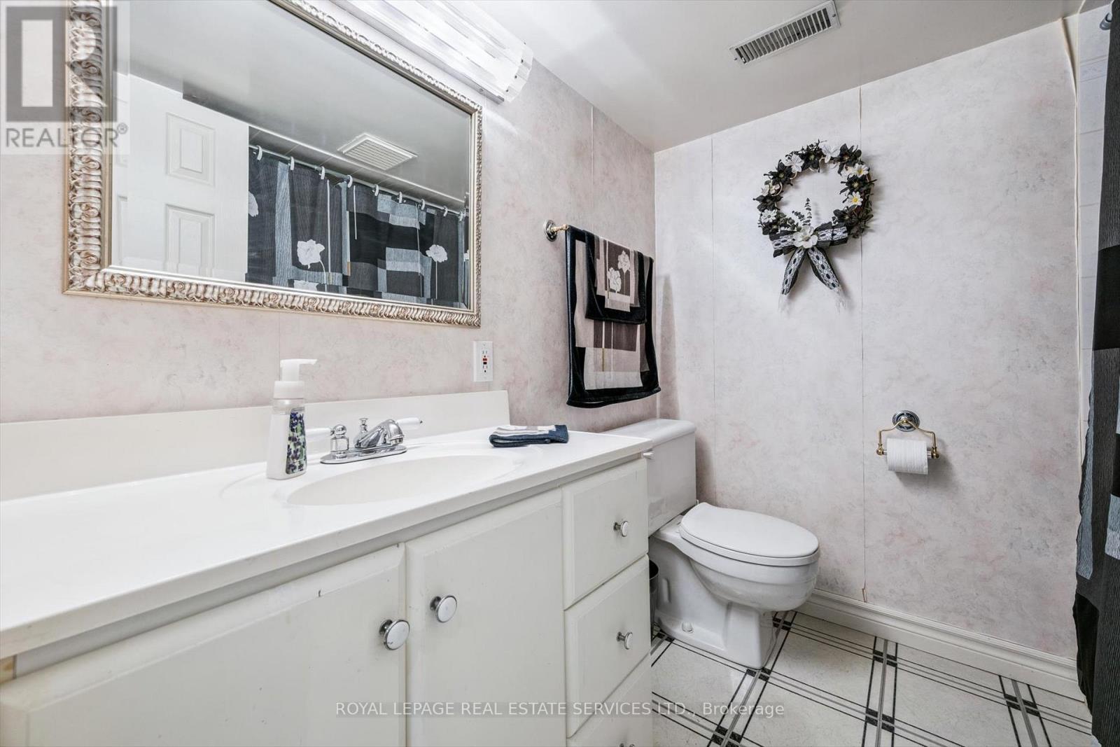 4085 Twine Crescent, Mississauga, ON - Indoor Photo Showing Bathroom