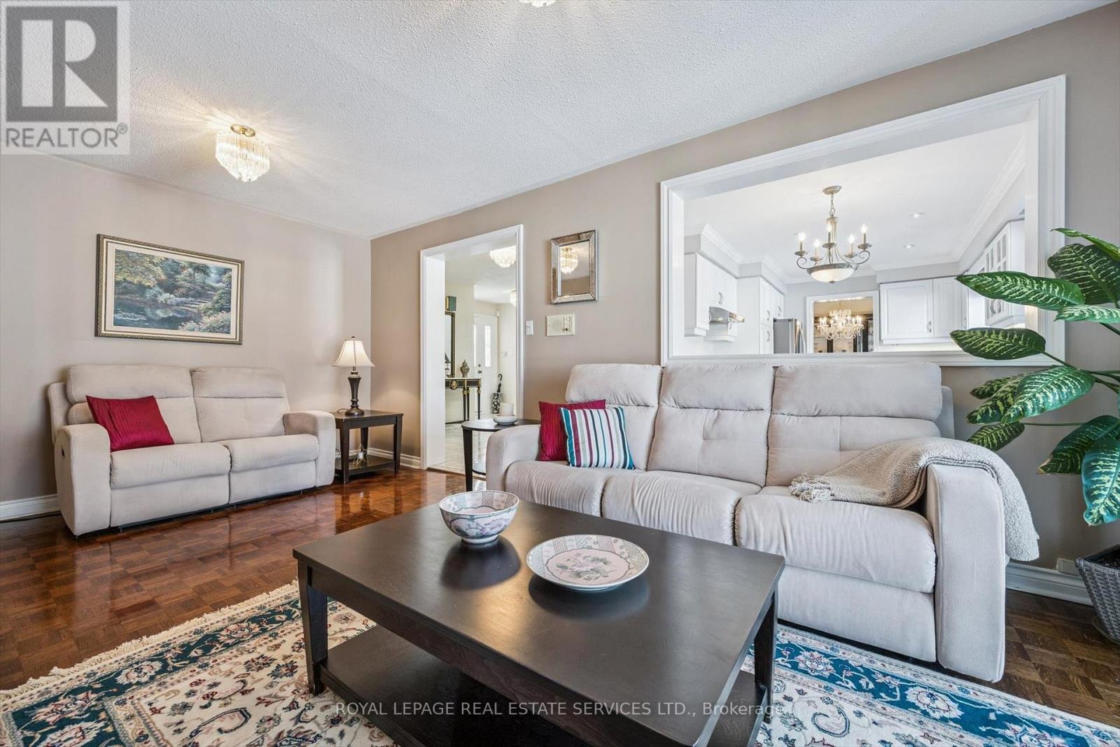4085 Twine Crescent, Mississauga, ON - Indoor Photo Showing Living Room