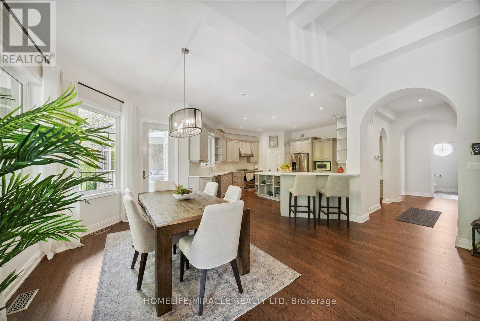 12 Deer Run, Uxbridge, ON - Indoor Photo Showing Dining Room