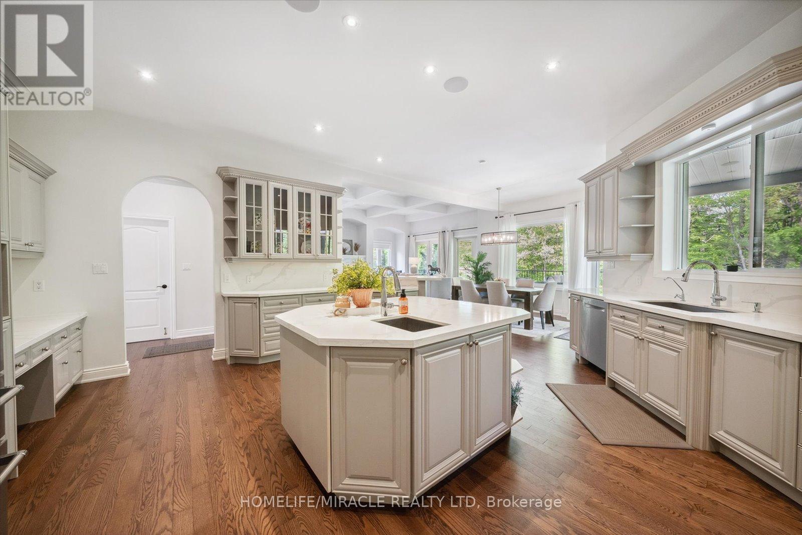 12 Deer Run, Uxbridge, ON - Indoor Photo Showing Kitchen With Upgraded Kitchen