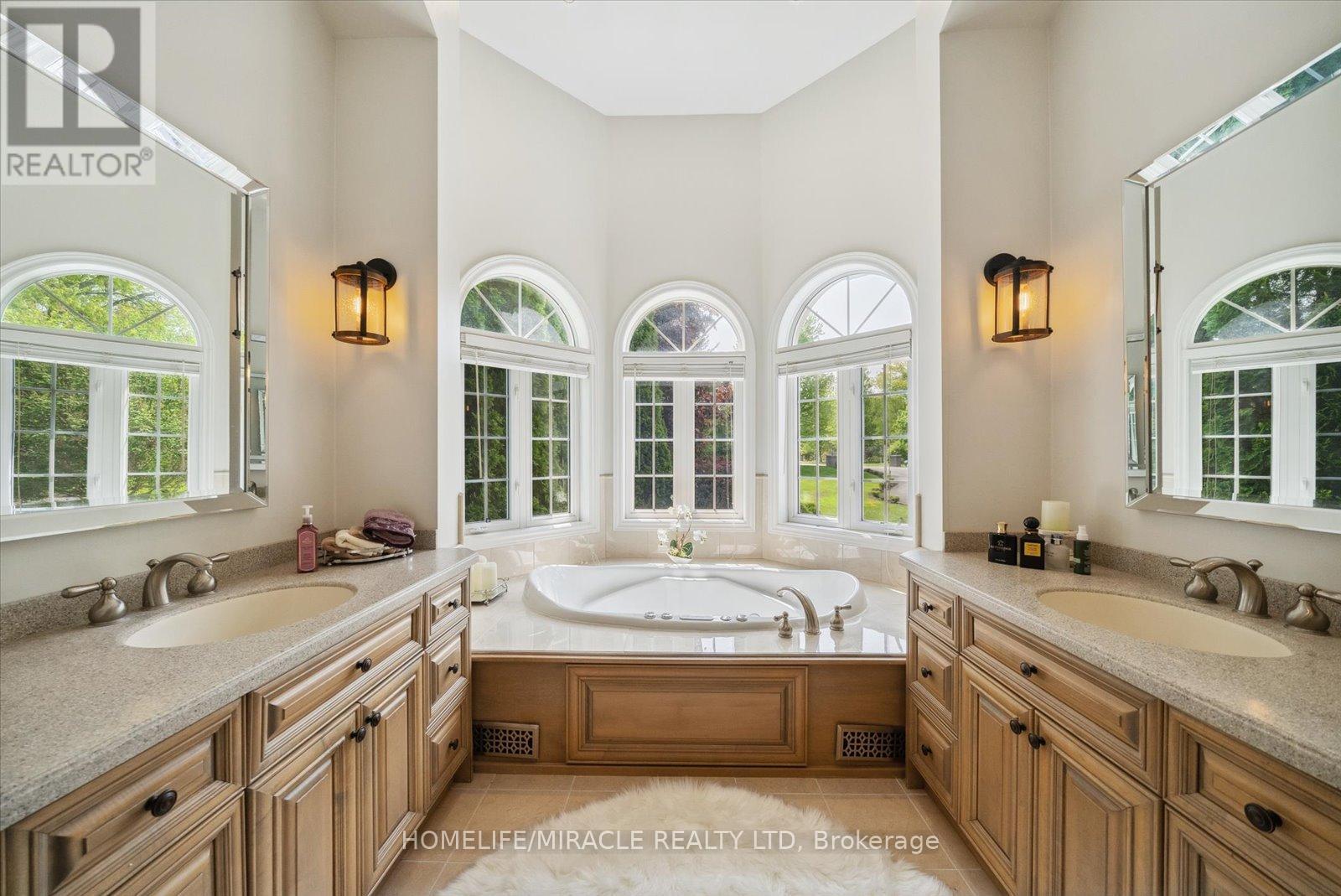 12 Deer Run, Uxbridge, ON - Indoor Photo Showing Bathroom