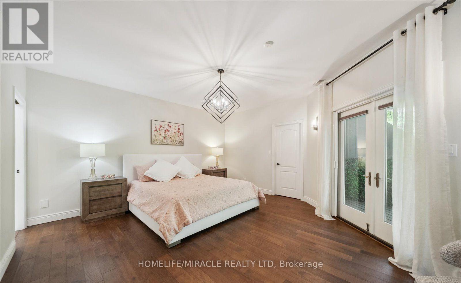 12 Deer Run, Uxbridge, ON - Indoor Photo Showing Bedroom